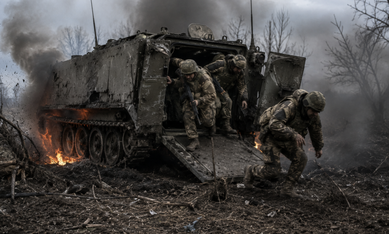 Как экипаж покидает подбитый M113